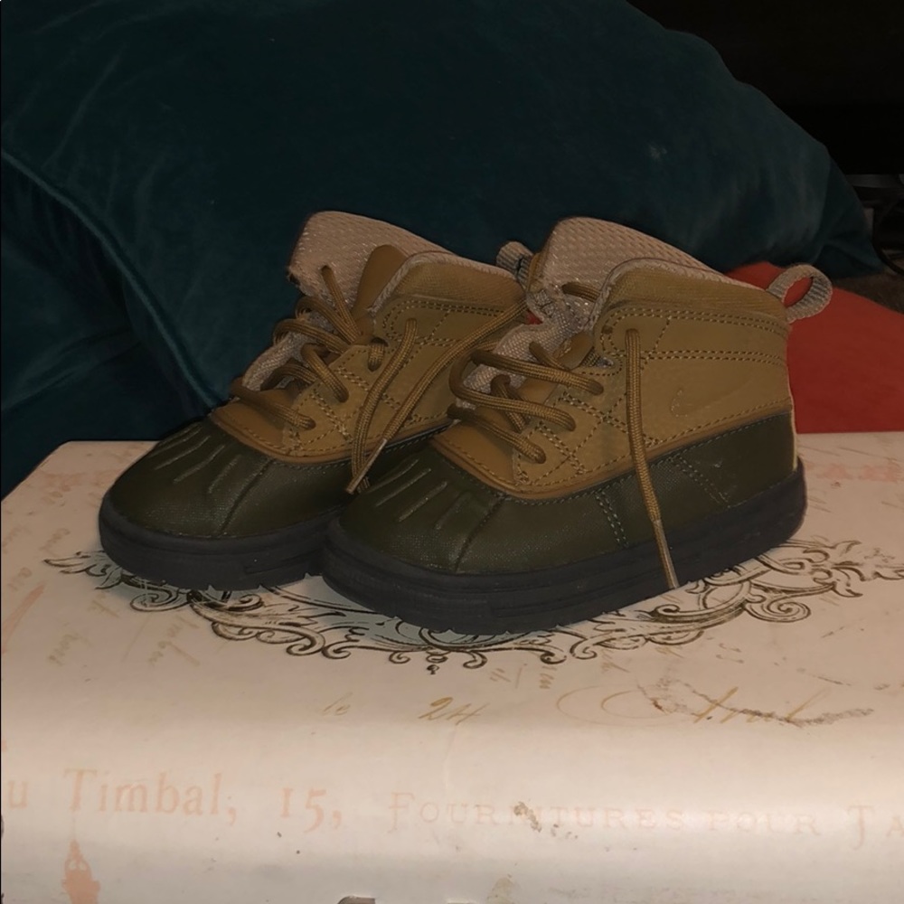 Nike. Hi tops toddler boy 7